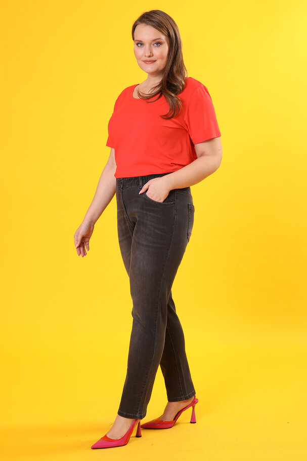 HIGH-RISE STRAIGHT JEAN
