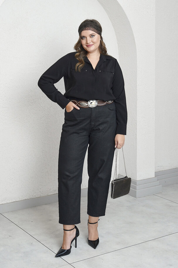 HIGH-WAIST LEATHER-LOOK MOM JEANS