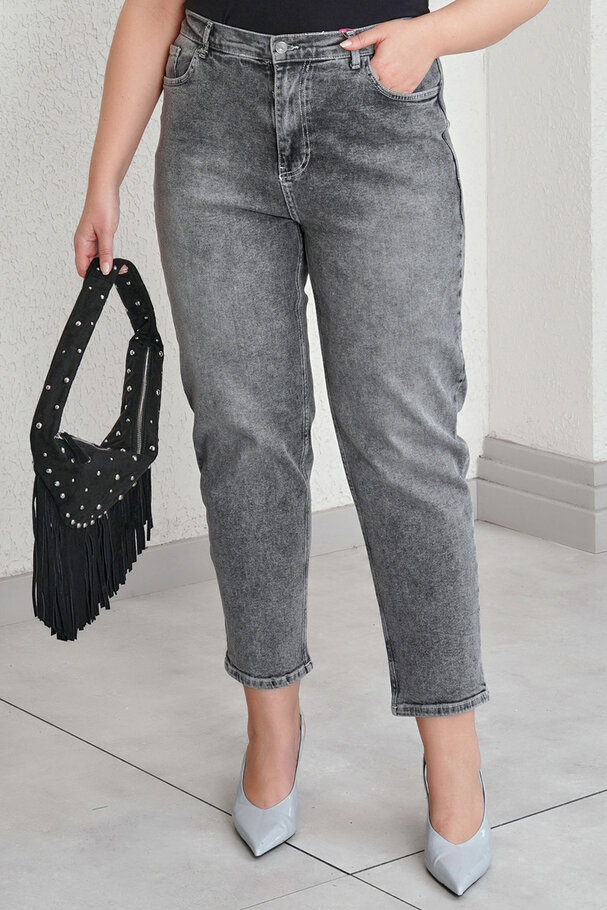 HIGH-WAIST MOM JEANS