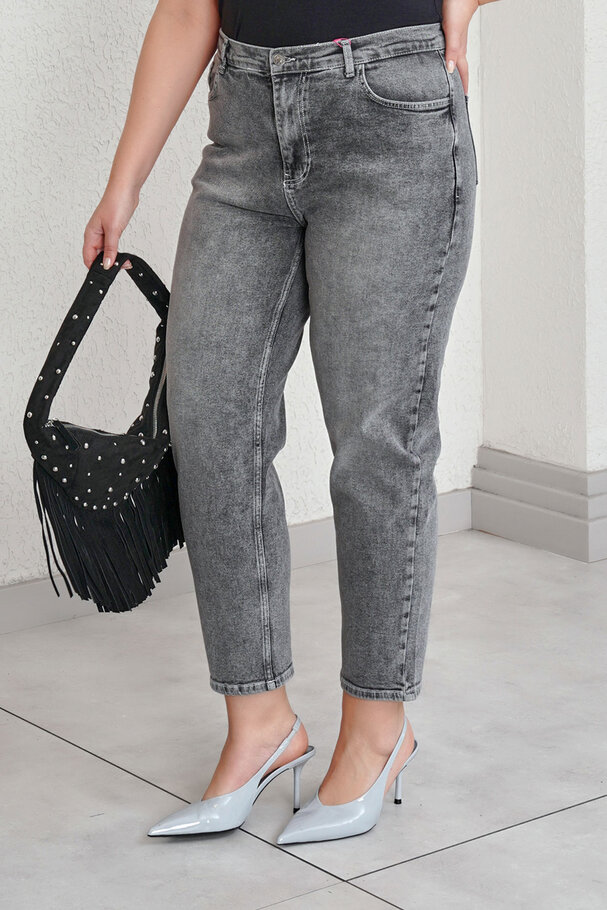 HIGH-WAIST MOM JEANS