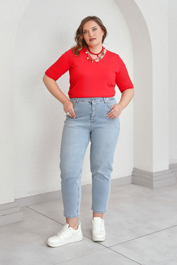 HIGH-WAIST MOM JEANS