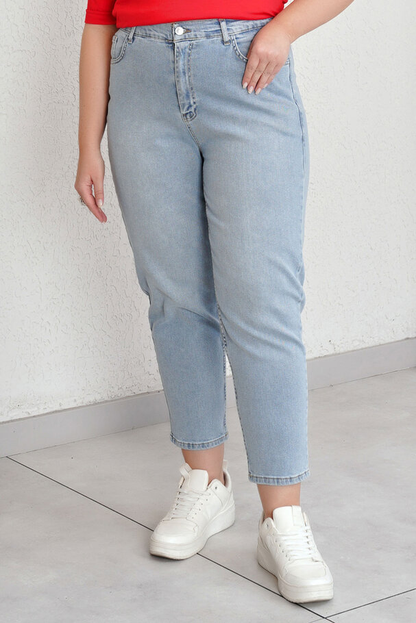 HIGH-WAIST MOM JEANS