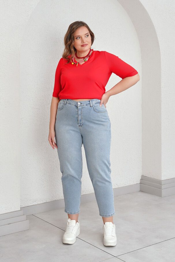 HIGH-WAIST MOM JEANS