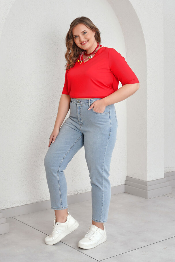 HIGH-WAIST MOM JEANS