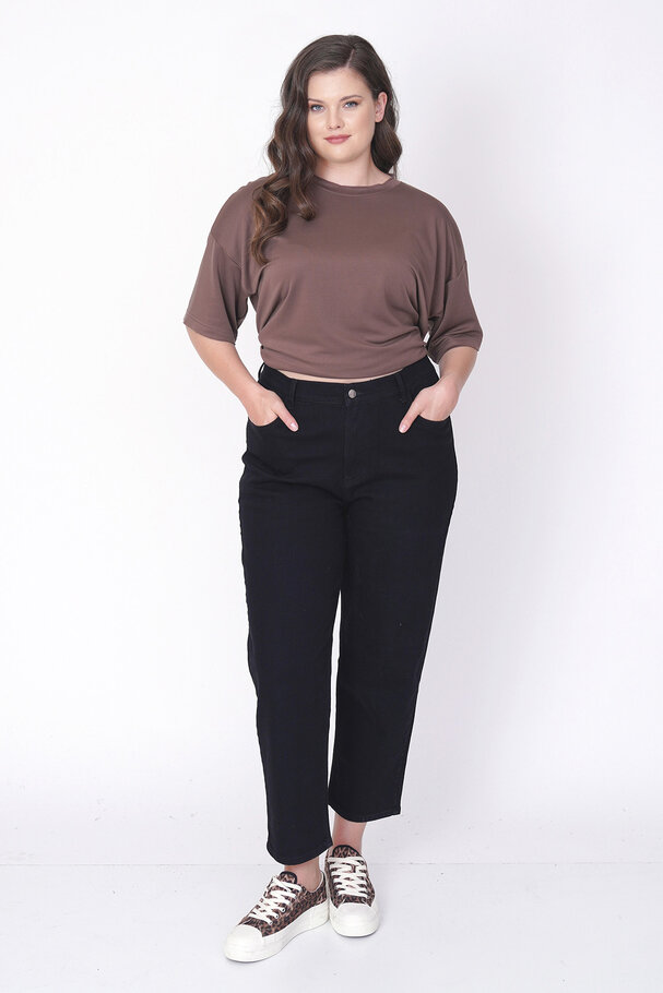 HIGH-WAIST MOM JEANS