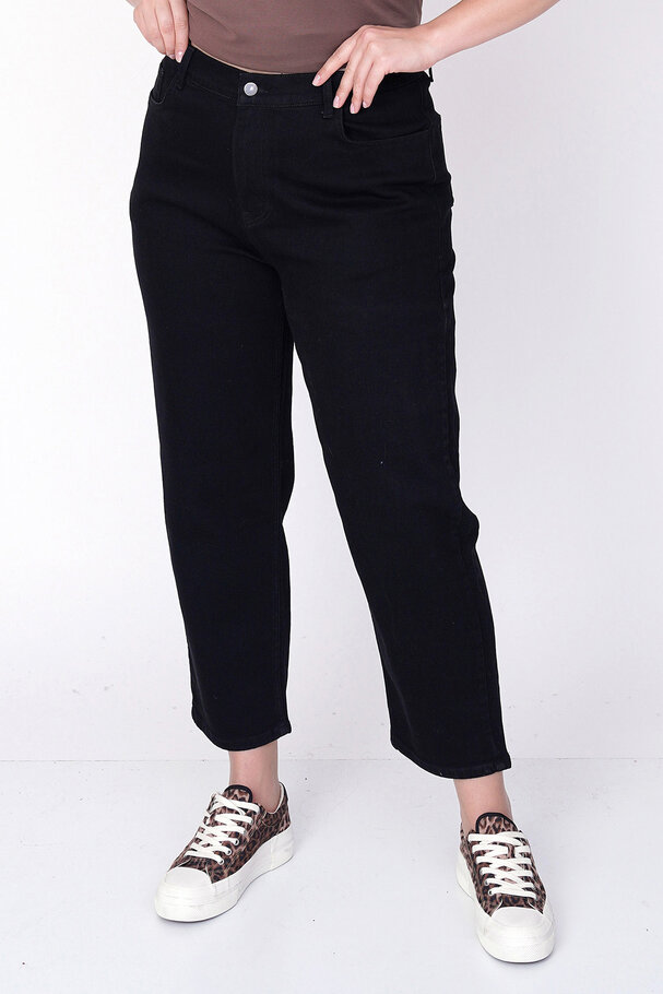 HIGH-WAIST MOM JEANS