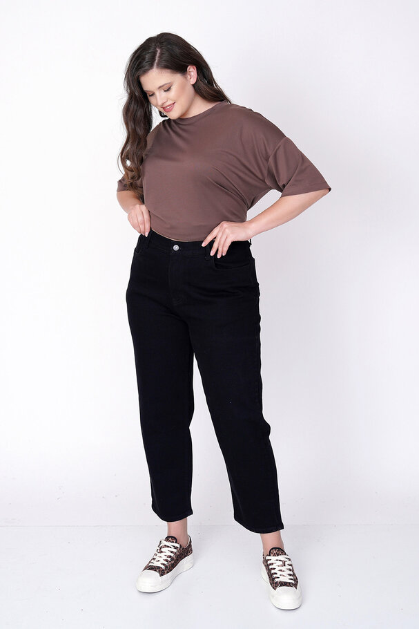 HIGH-WAIST MOM JEANS