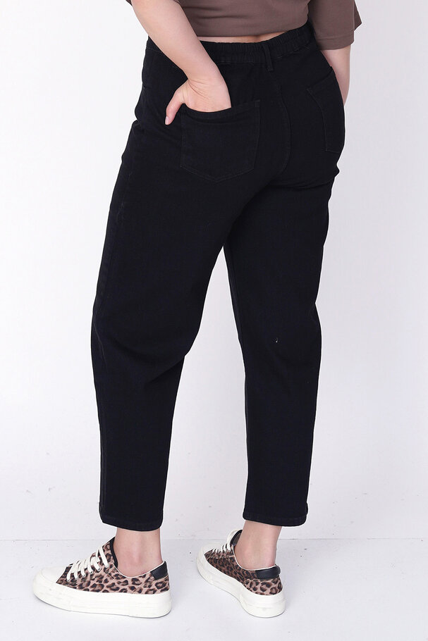 HIGH-WAIST MOM JEANS