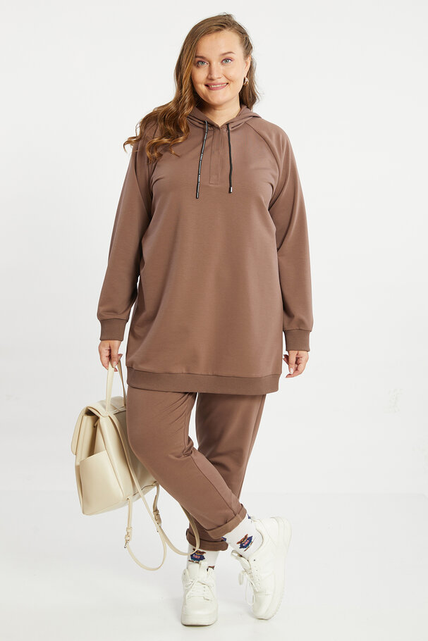 HOODED TOP AND BOTTOM JOGGING SET