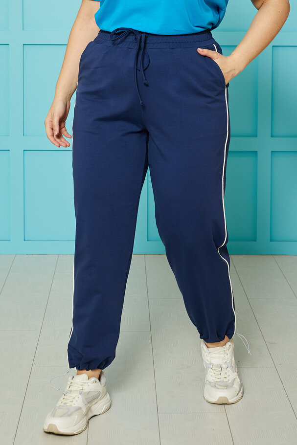 JOGGERS WITH CONTRAST SIDE DETAIL