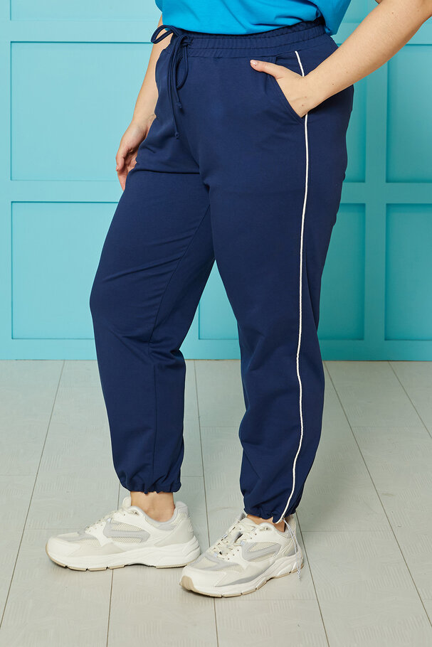 JOGGERS WITH CONTRAST SIDE DETAIL