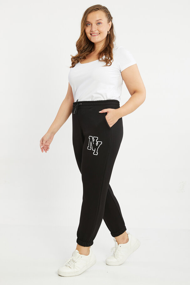 JOGGING TROUSERS WITH PATCH