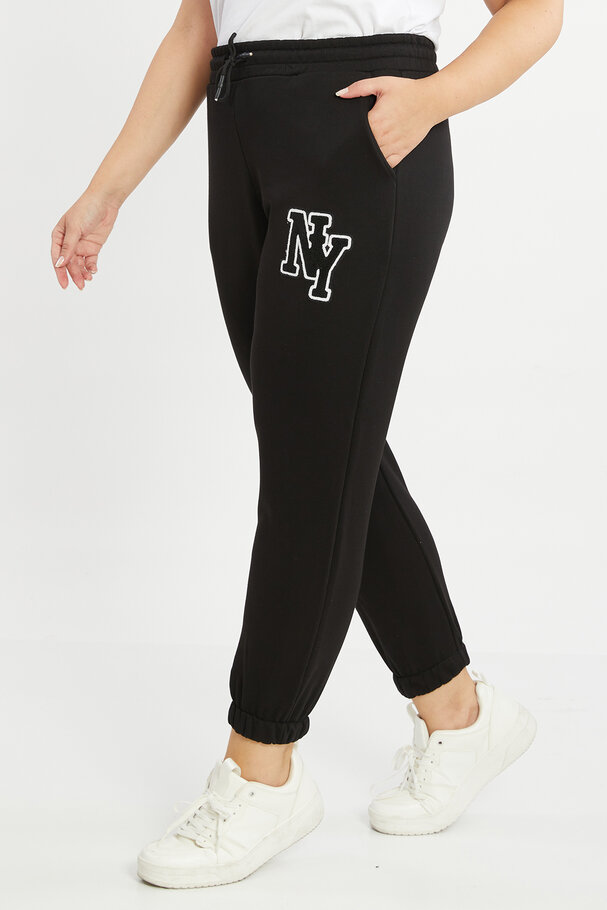 JOGGING TROUSERS WITH PATCH