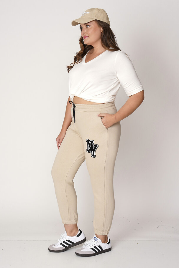 JOGGING TROUSERS WITH PATCH