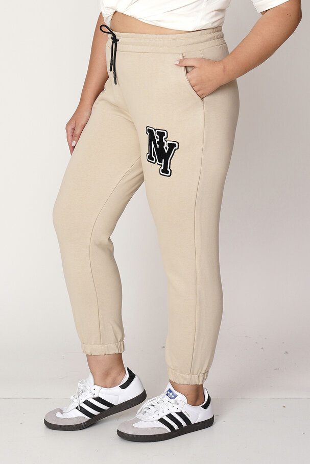 JOGGING TROUSERS WITH PATCH