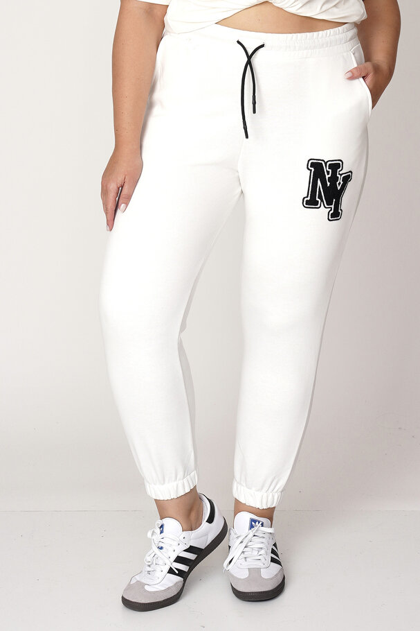 JOGGING TROUSERS WITH PATCH