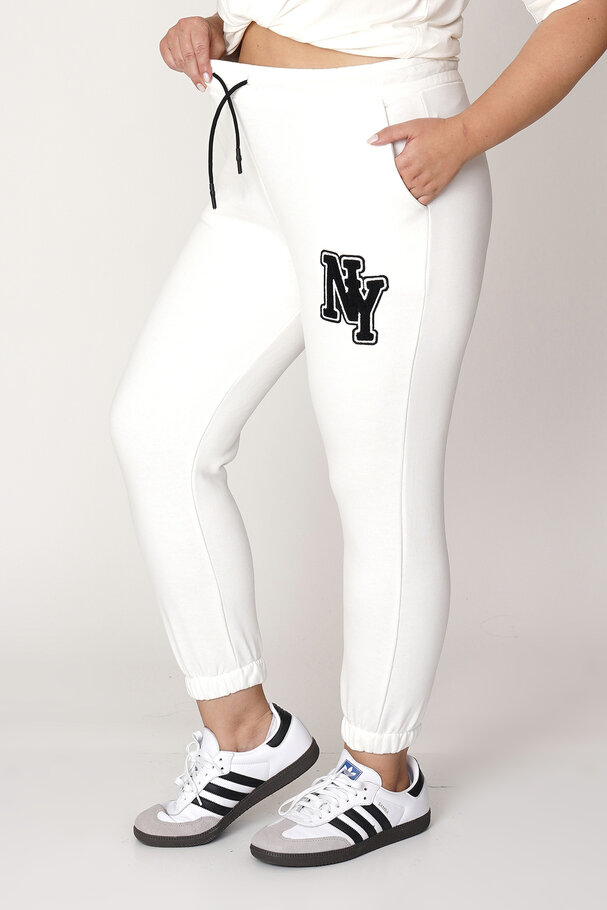 JOGGING TROUSERS WITH PATCH
