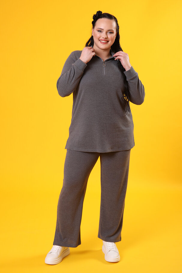 KNIT TOP AND JOGGER SET