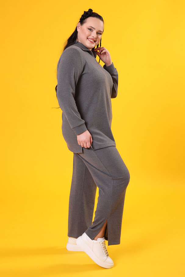 KNIT TOP AND JOGGER SET