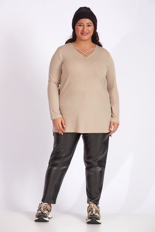KNIT TOP WITH CUT-OUT DETAIL AND STRAPS