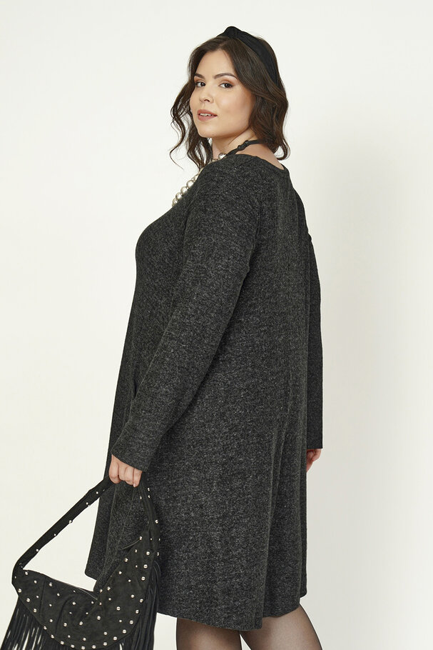 KNITTED DRESS WITH SIDE POCKETS