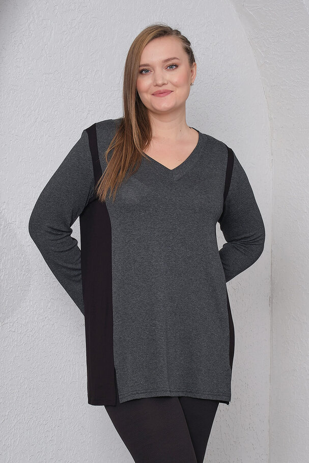 KNIT TOP WITH CONTRAST DETAIL