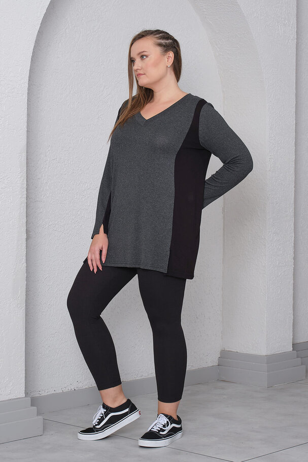 KNIT TOP WITH CONTRAST DETAIL