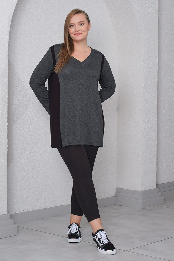 KNIT TOP WITH CONTRAST DETAIL