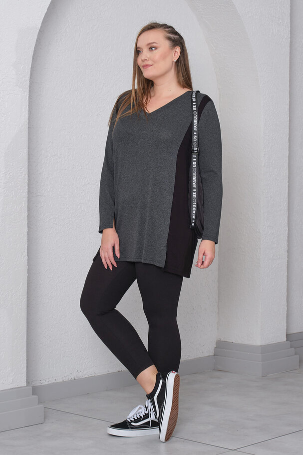 KNIT TOP WITH CONTRAST DETAIL