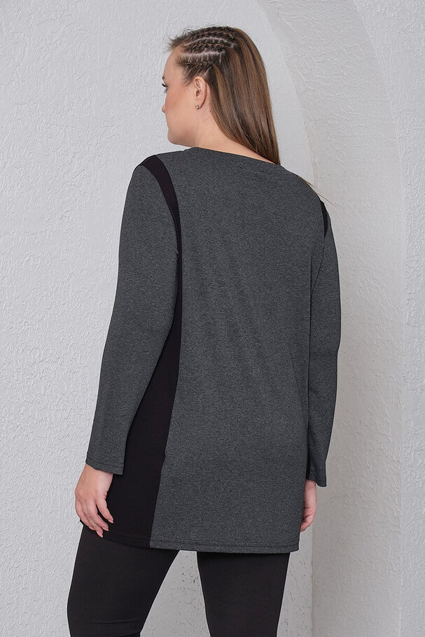 KNIT TOP WITH CONTRAST DETAIL