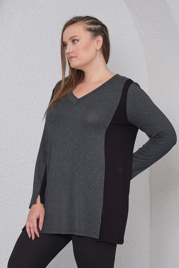 KNIT TOP WITH CONTRAST DETAIL