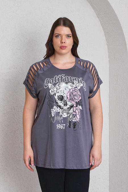 54004 - KOL VE OMUZ DETAYLI BASKILI TİŞÖRT