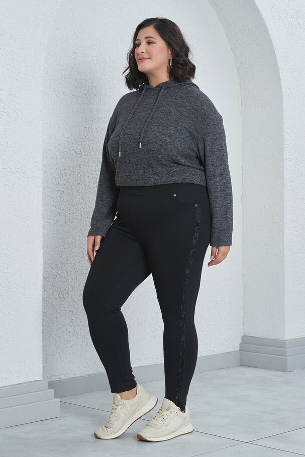 LEGGINGS WITH CAMOUFLAGE DETAIL