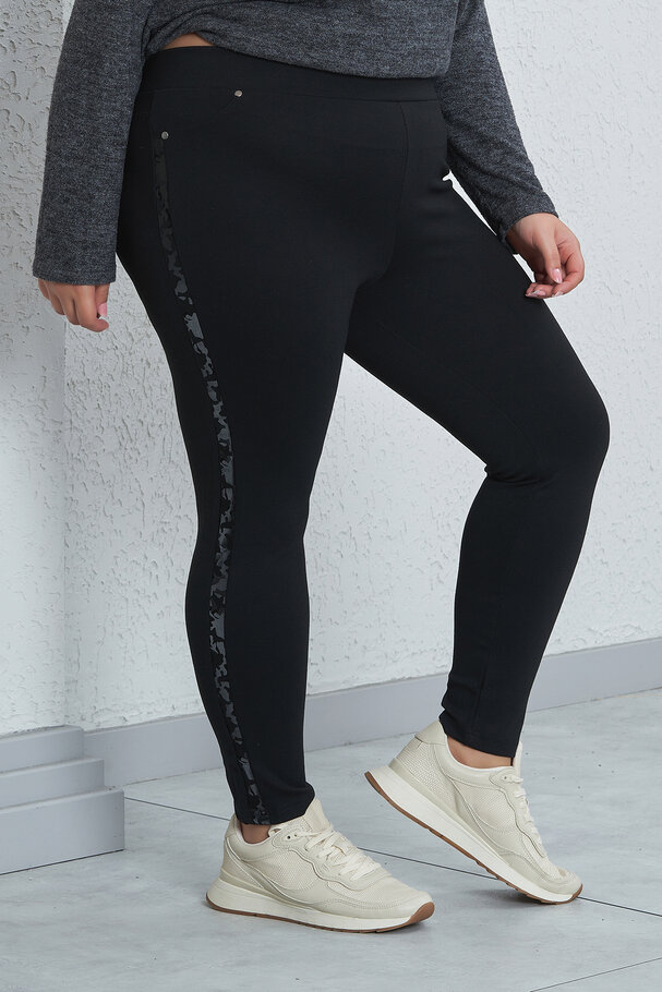 LEGGINGS WITH CAMOUFLAGE DETAIL