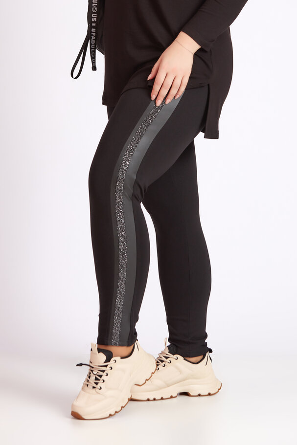 LEGGINGS WITH LEATHER DETAIL