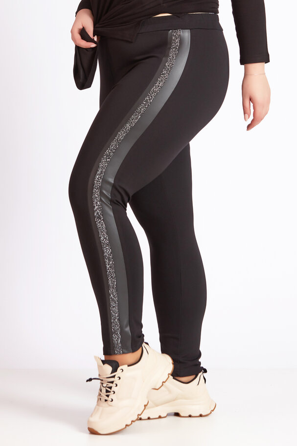 LEGGINGS WITH LEATHER DETAIL