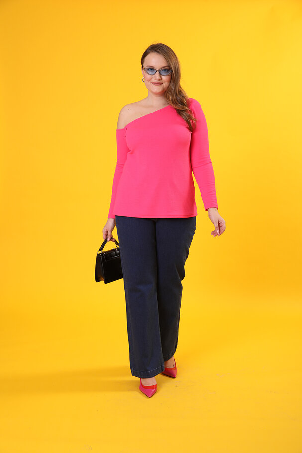 LONG SLEEVE TOP WITH ASYMMETRIC NECKLINE