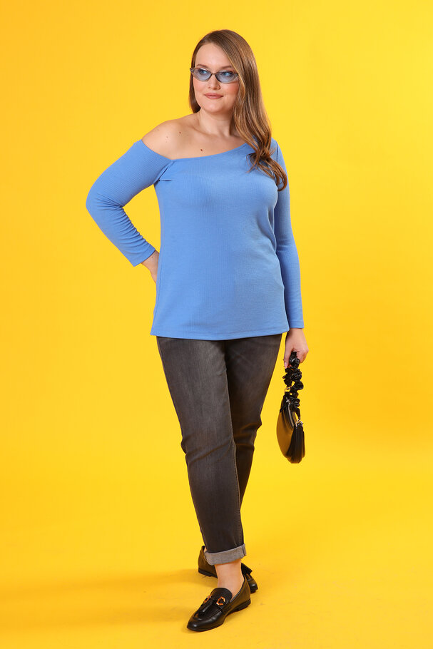 LONG SLEEVE TOP WITH ASYMMETRIC NECKLINE