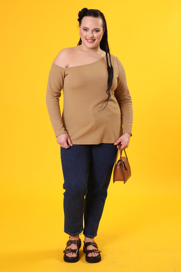 LONG SLEEVE TOP WITH ASYMMETRIC NECKLINE