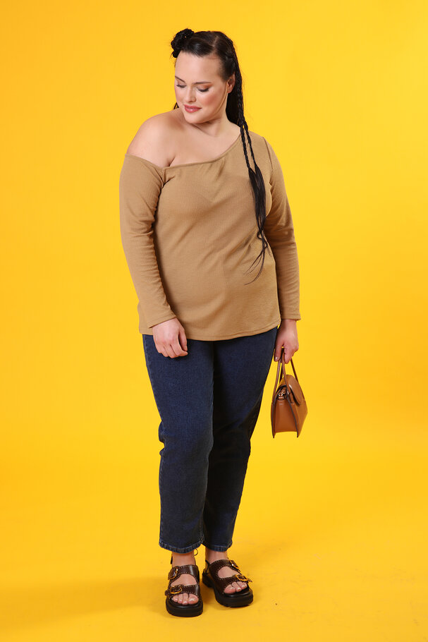 LONG SLEEVE TOP WITH ASYMMETRIC NECKLINE