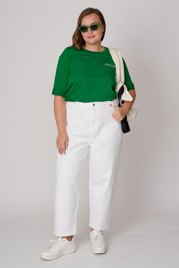HIGH-WAIST MOM JEANS