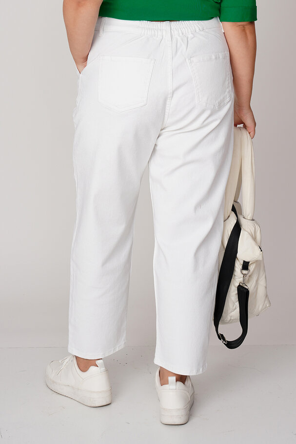 HIGH-WAIST MOM JEANS