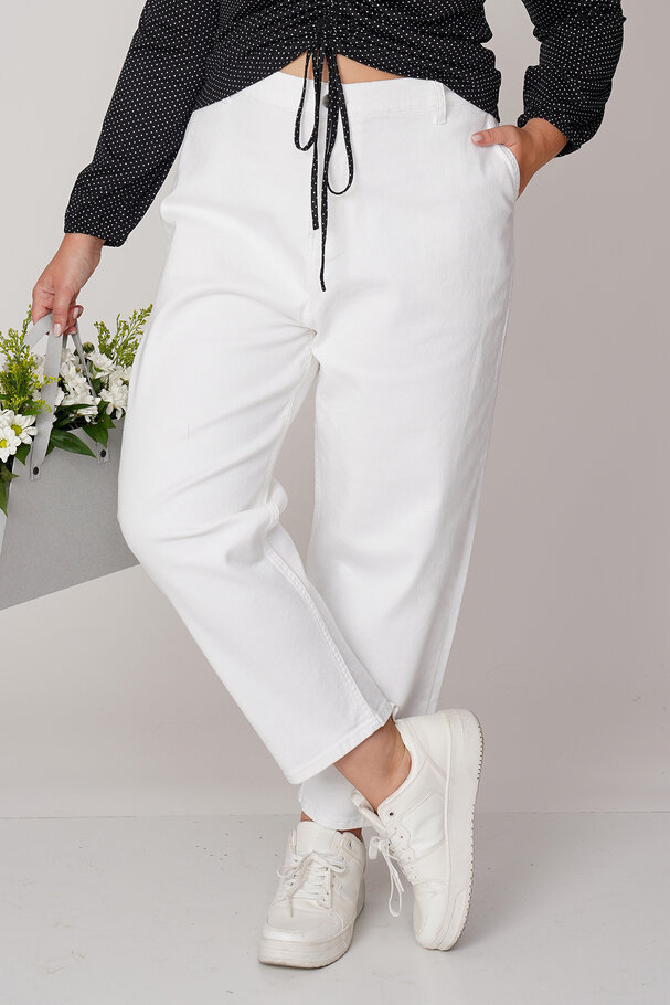 HIGH-WAIST MOM JEANS