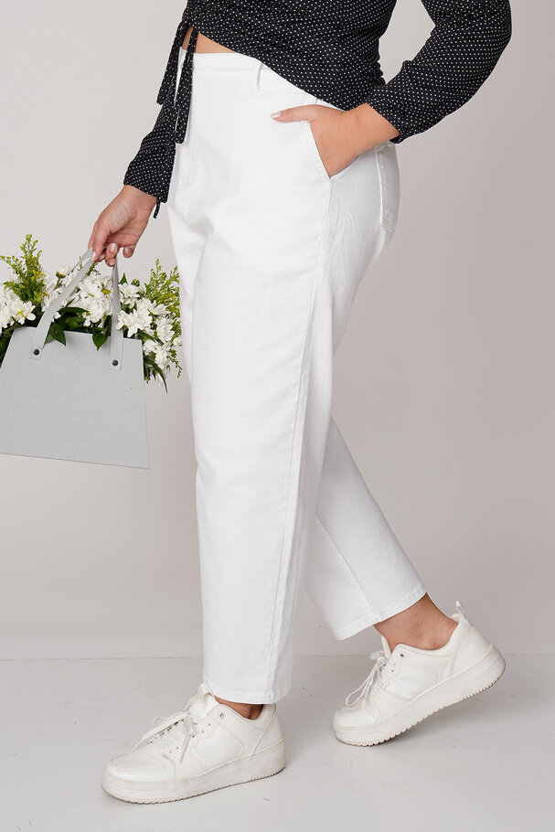 HIGH-WAIST MOM JEANS