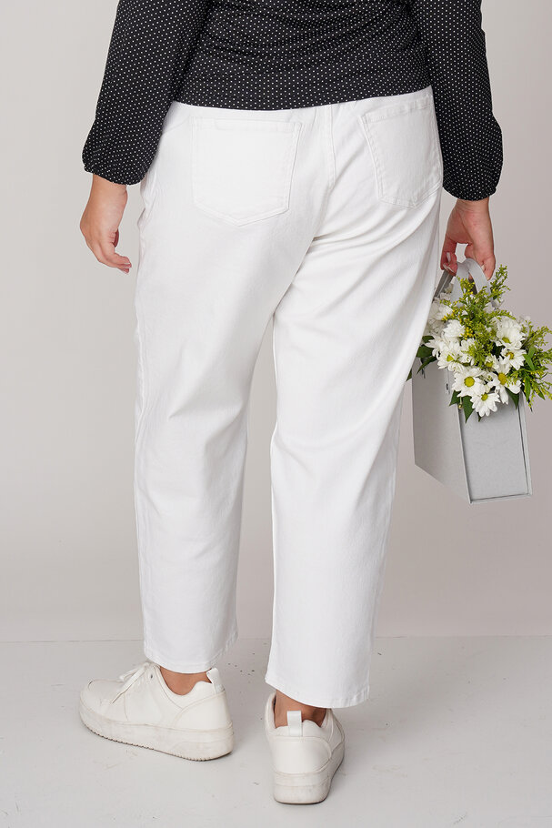 HIGH-WAIST MOM JEANS