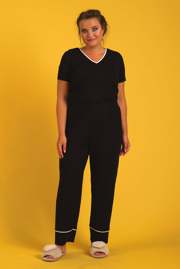 PYJAMAS WITH CONTRAST PIPING