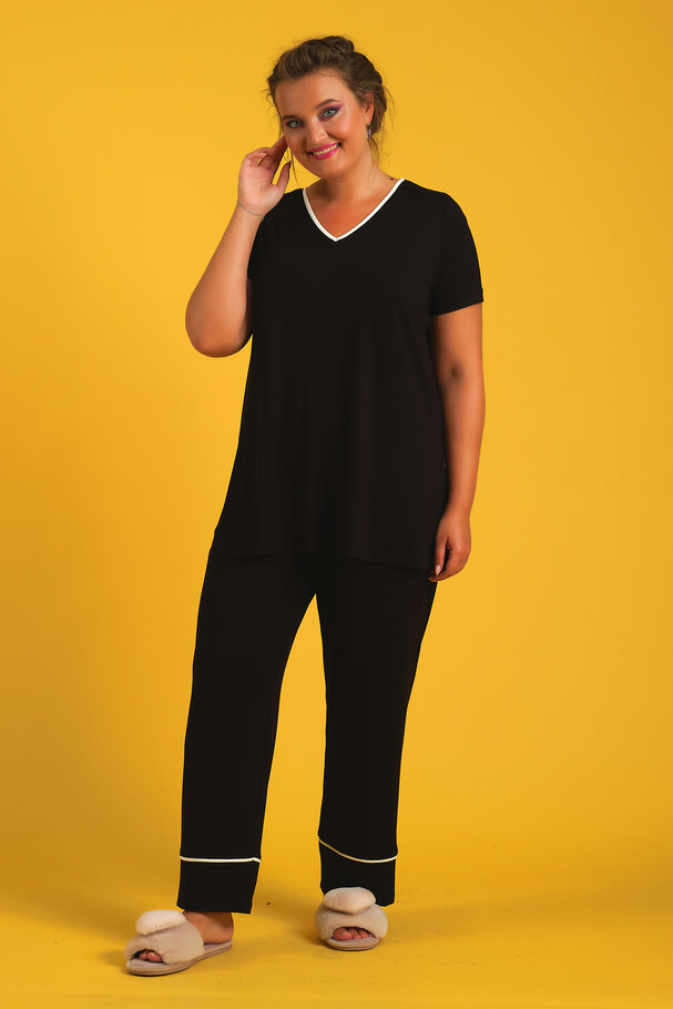 PYJAMAS WITH CONTRAST PIPING