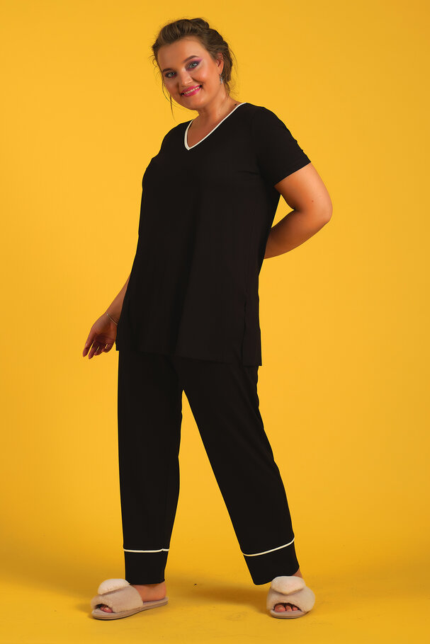 PYJAMAS WITH CONTRAST PIPING