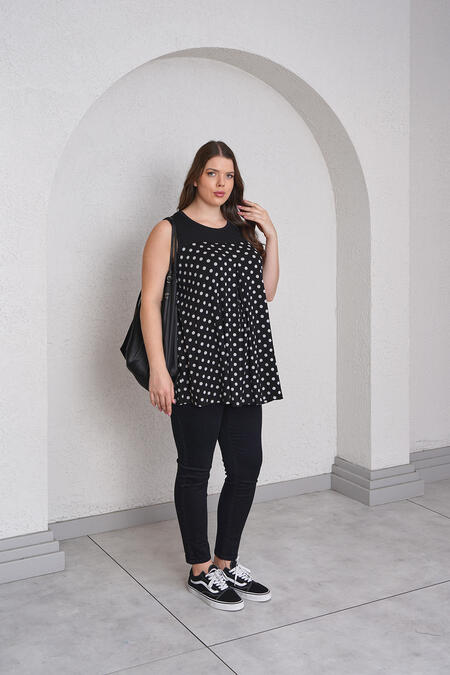 Büyük Moda - PUANTİYE DETAYLI LİKRALI PİLELİ BLUZ (1)