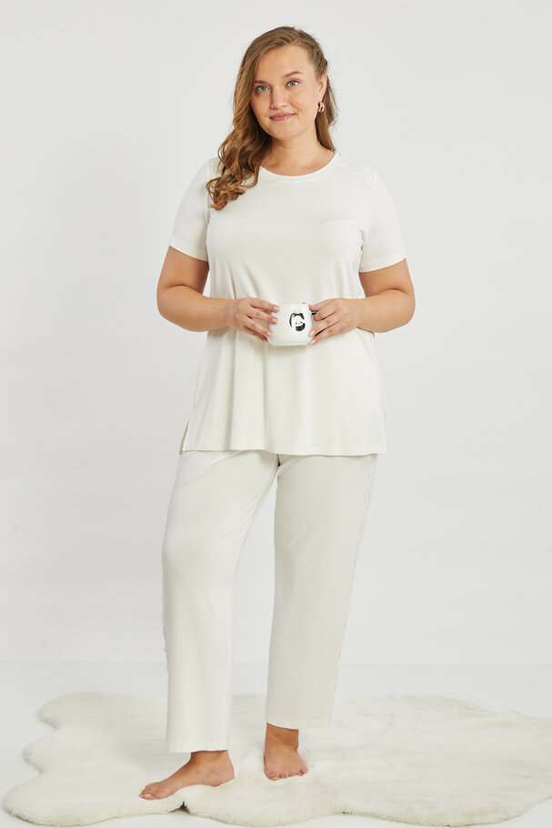 PYJAMAS SET WITH LACE DETAIL